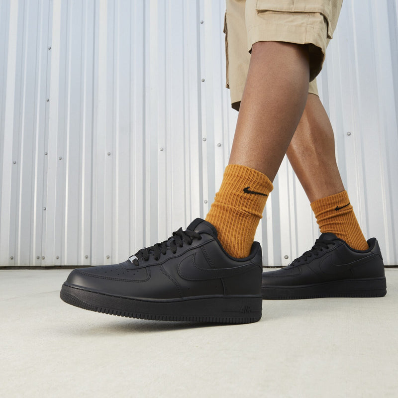 NIKE Men's Sneakers Black - AIR FORCE 1 '07